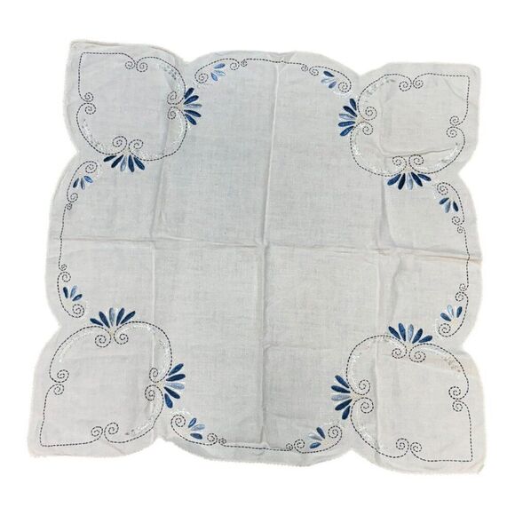 Vintage White & Blue Embroidered Tea Table Tablecloth 34" With Scalloped Edges - Picture 1 of 4
